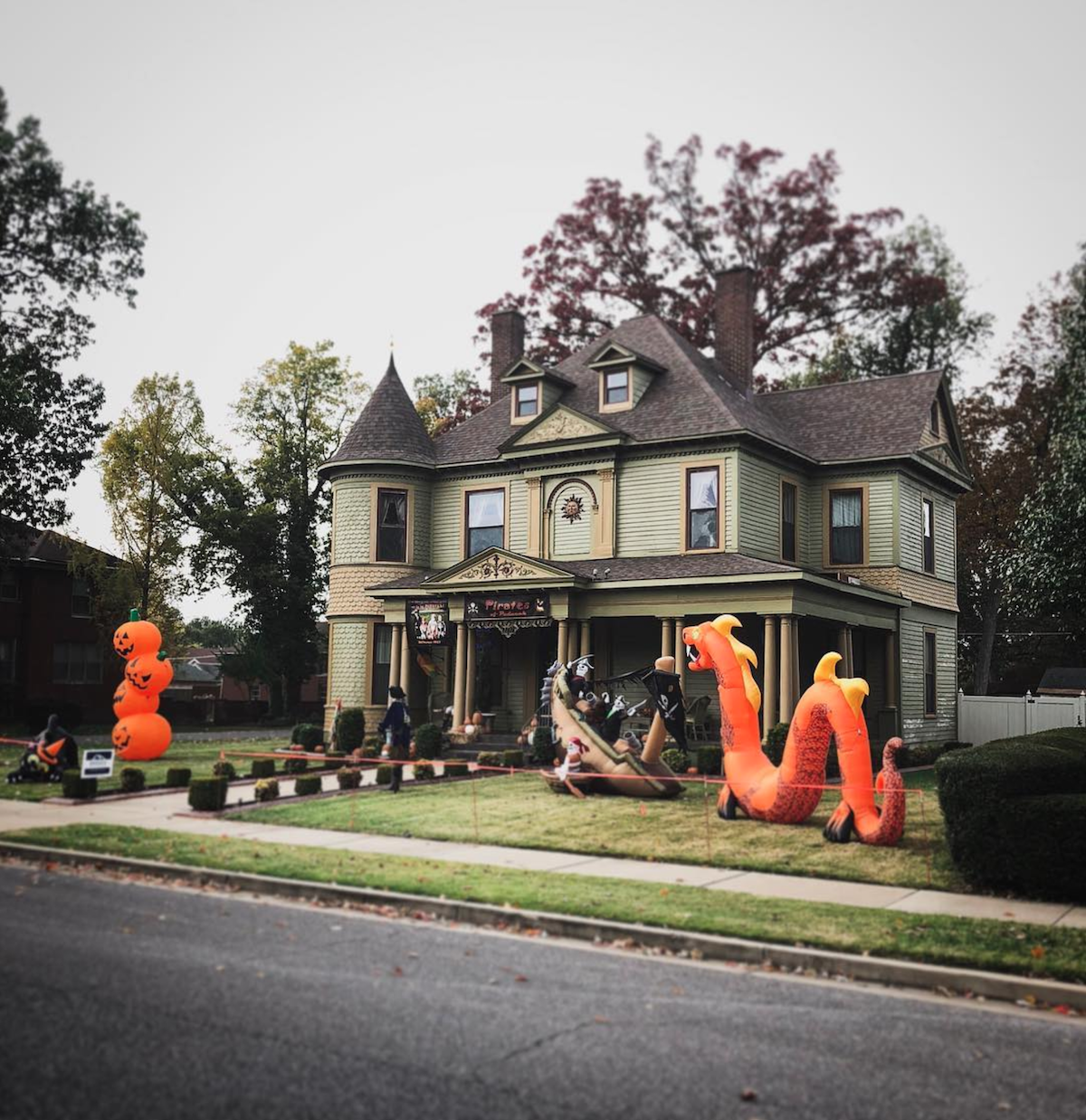 Jefferson Street | Paducah | Halloween | neighborhood